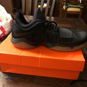 Women’s Nike’s 8.5 PG1 (worn once)